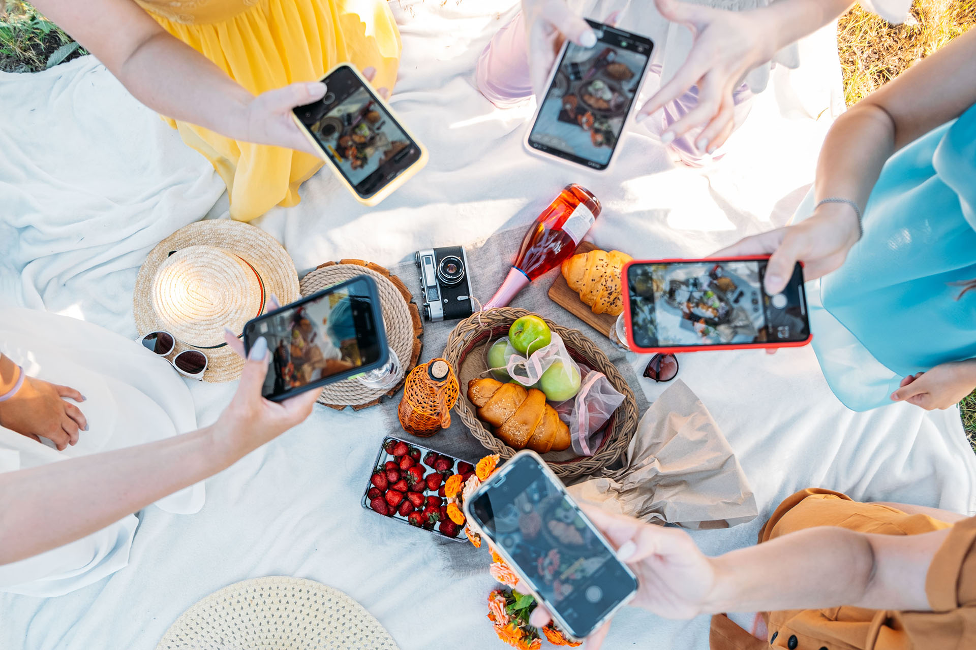 Picknick foto waarbij eten word gefotografeerd